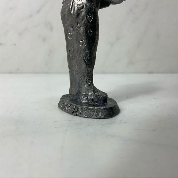 Vintage Michael Ricker Girl with cookies for Santa figurine - Picture 4 of 5